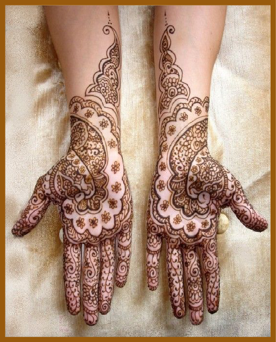Stylish front hand mehndi design with curved floral lines Stylish front hand mehndi design with curved floral lines