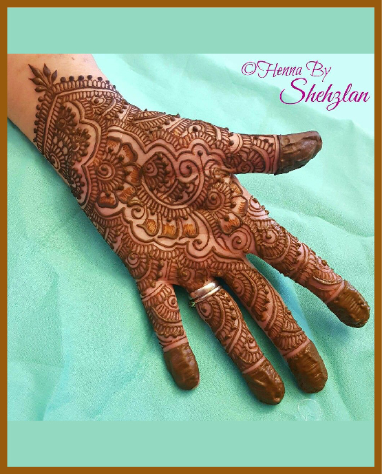 Stylish front hand mehndi design with ring chain effect Stylish front hand mehndi design with ring chain effect