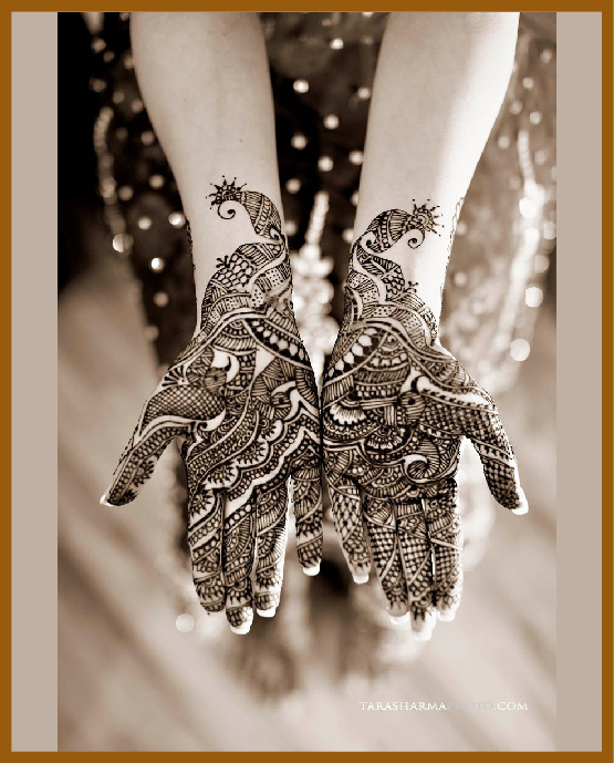 Stylish peacock front hand mehndi design combining petals and swirls Stylish peacock front hand mehndi design combining petals and swirls