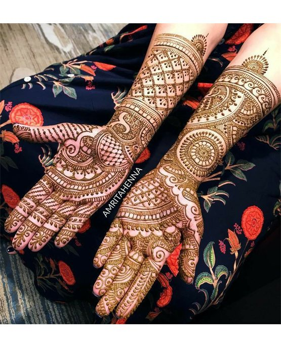Gorgeous Paisley And Mesh Along Front Full Hand Mehndi Design Gorgeous Paisley And Mesh Along Front Full Hand Mehndi Design