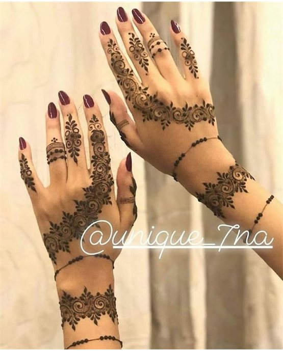 Vibrant Scroll And Highlight Along Simple Full Hand Mehndi Design Vibrant Scroll And Highlight Along Simple Full Hand Mehndi Design