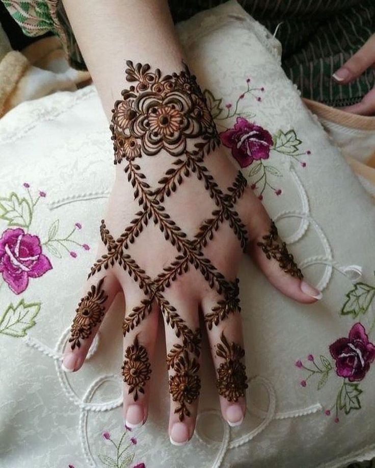 Kids cute mehndi design 15 Kids cute mehndi design 15