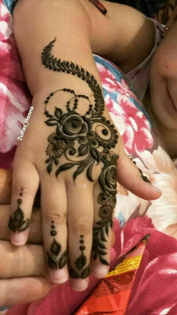 Kids cute mehndi design 19 Kids cute mehndi design 19