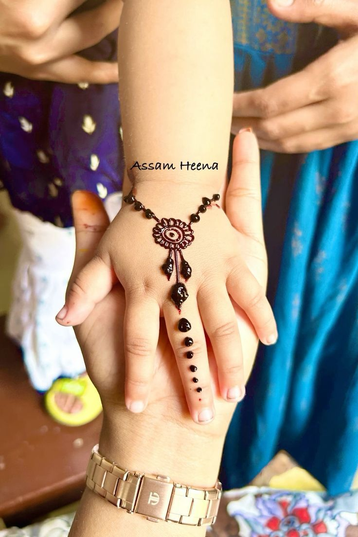 Kids cute mehndi design 21 Kids cute mehndi design 21
