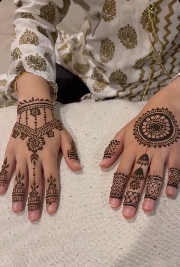 Kids cute mehndi design 29 Kids cute mehndi design 29