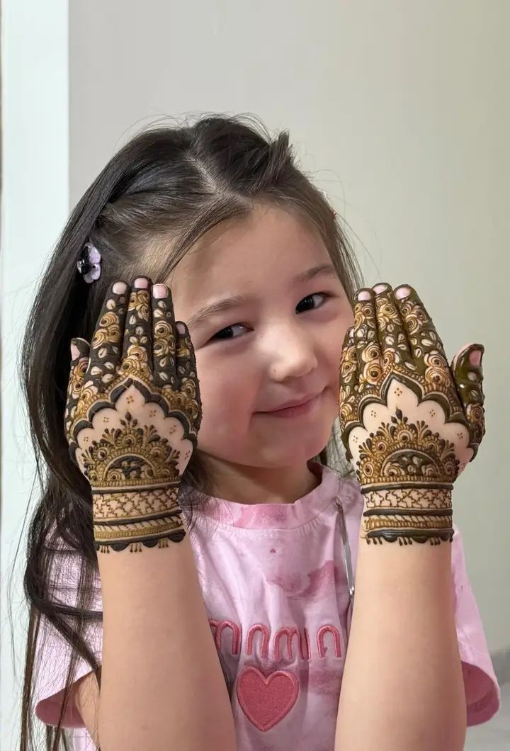 Kids cute mehndi design 32 Kids cute mehndi design 32