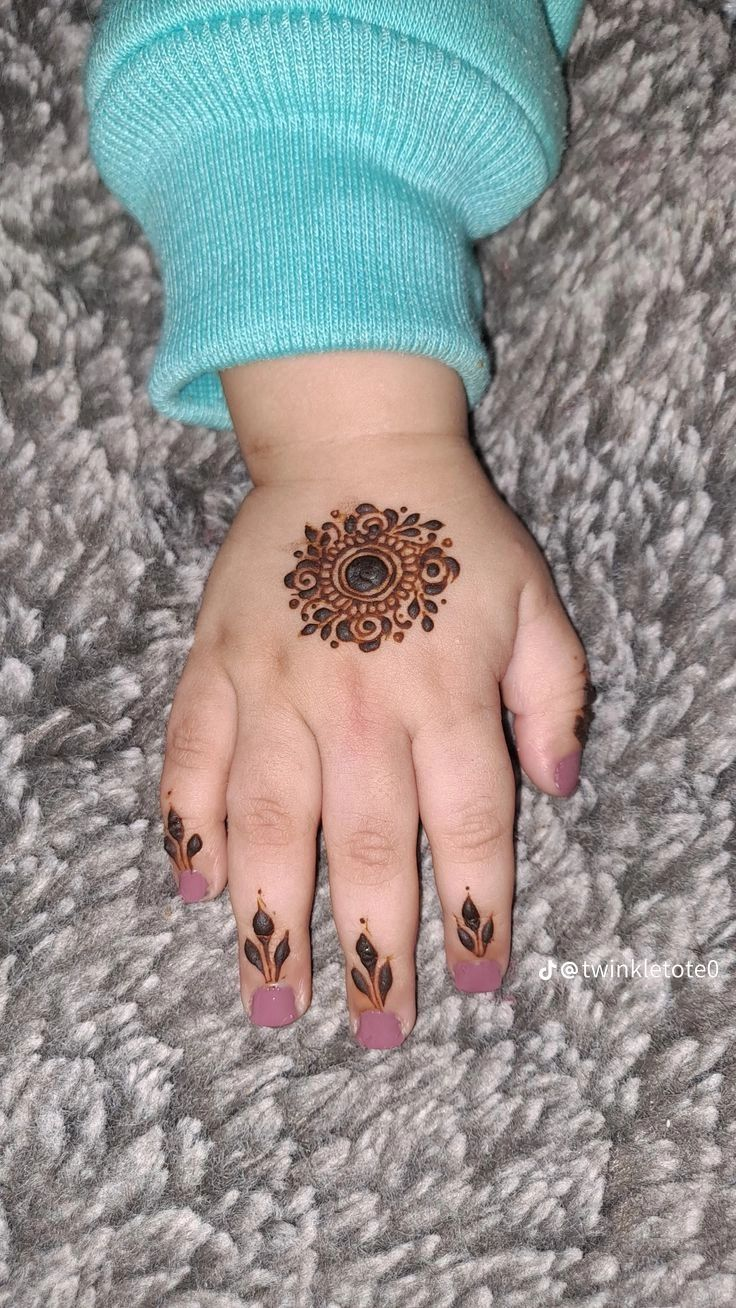 Kids cute mehndi design 4 Kids cute mehndi design 4