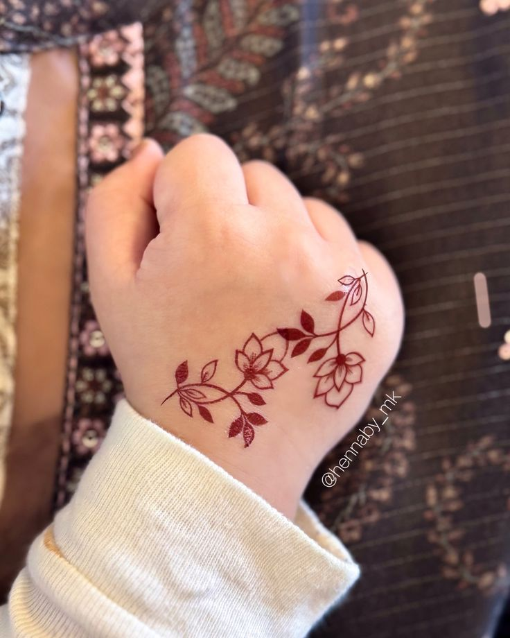 Kids cute mehndi design 48 Kids cute mehndi design 48