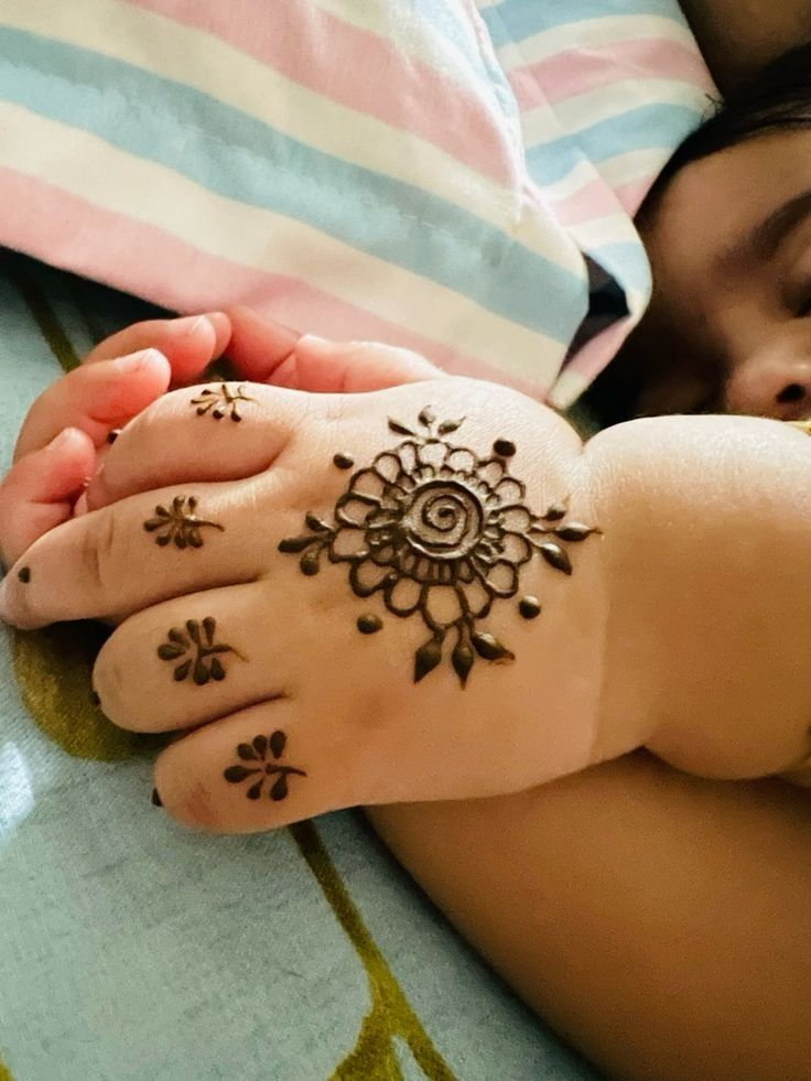 Kids cute mehndi design 5 Kids cute mehndi design 5