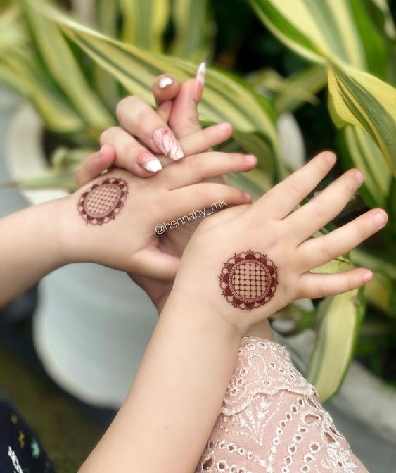 Kids cute mehndi design 6 Kids cute mehndi design 6